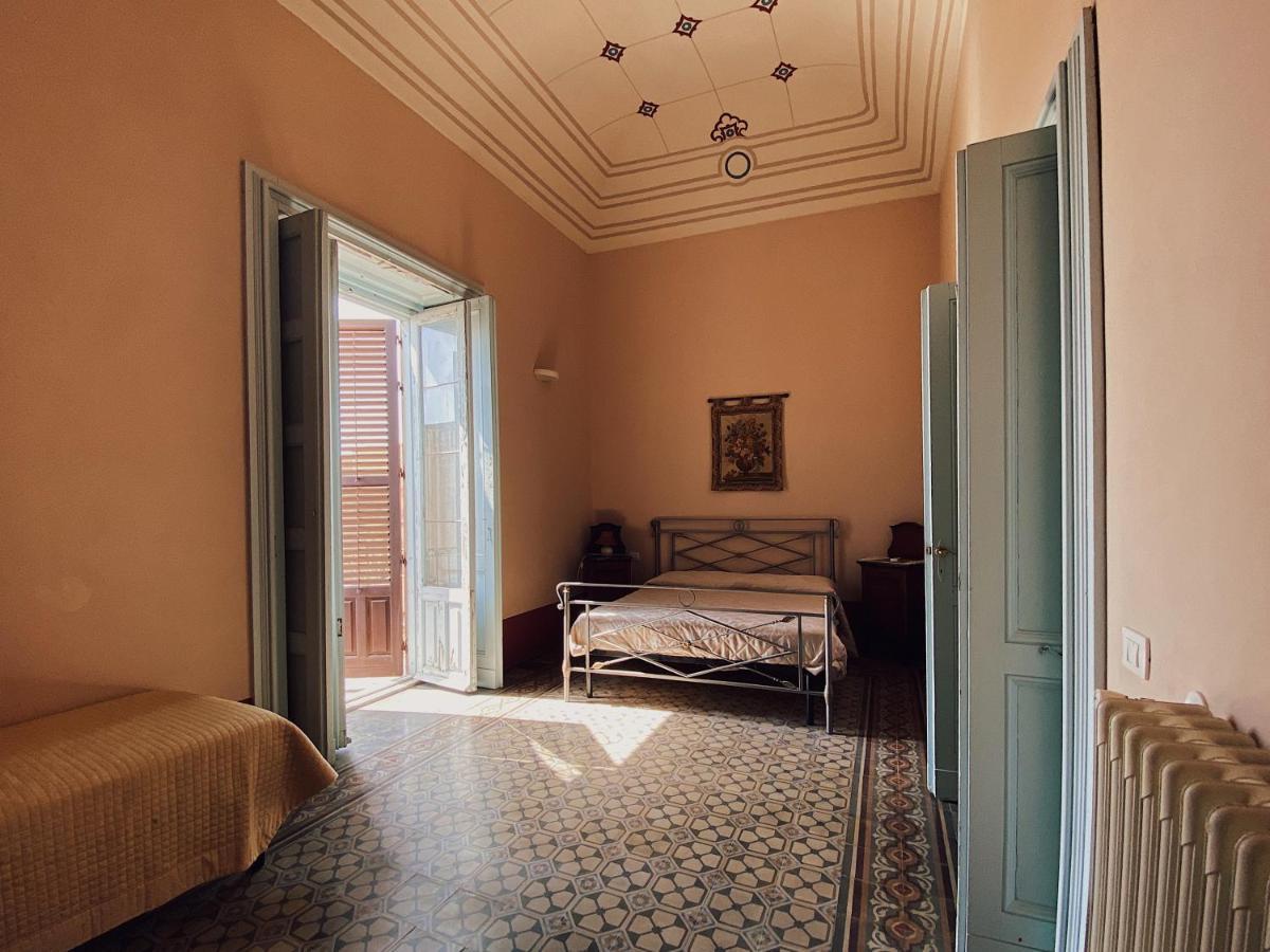 אפרטהוטל איספיקה Palazzo Gambuzza מראה חיצוני תמונה