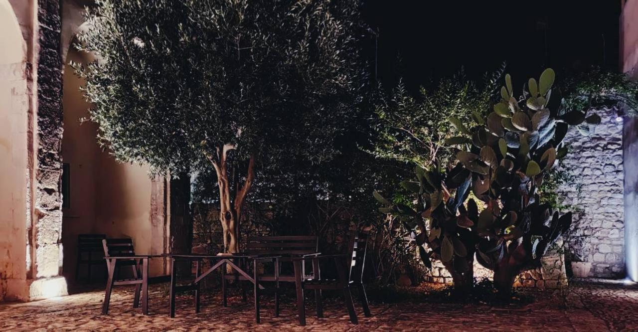 אפרטהוטל איספיקה Palazzo Gambuzza מראה חיצוני תמונה
