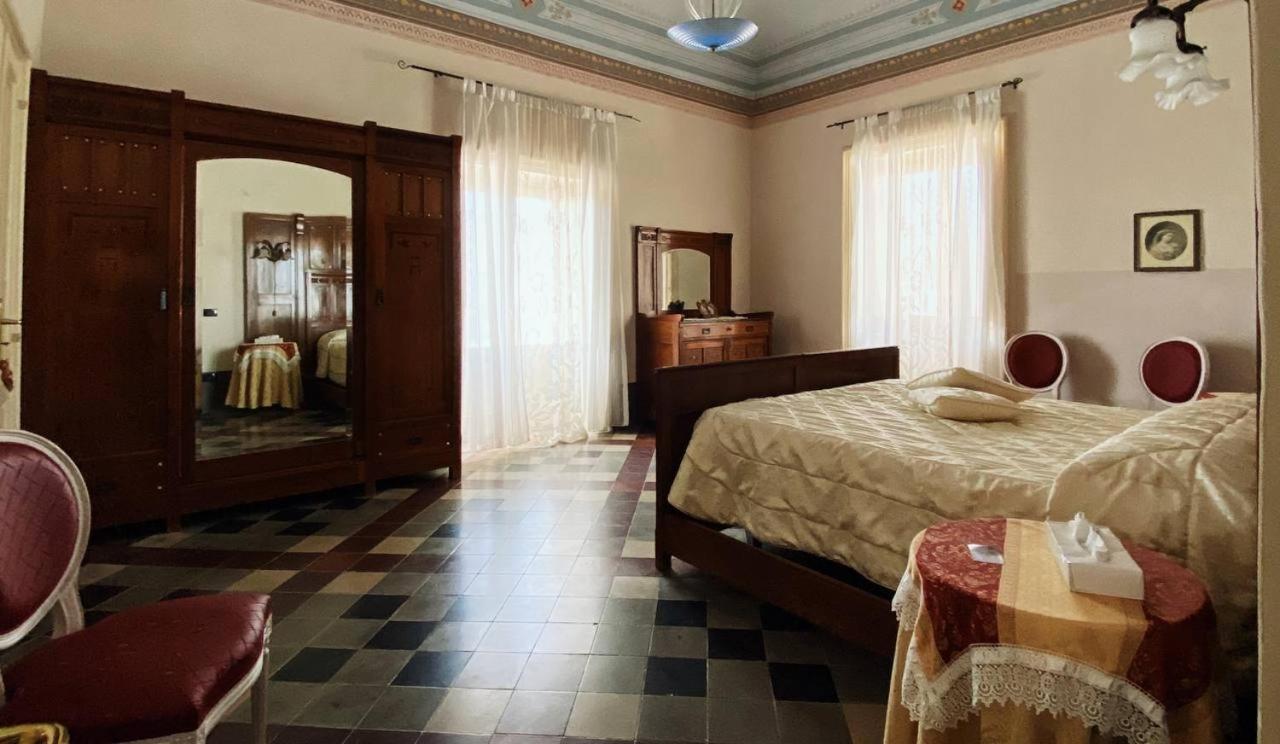 אפרטהוטל איספיקה Palazzo Gambuzza מראה חיצוני תמונה