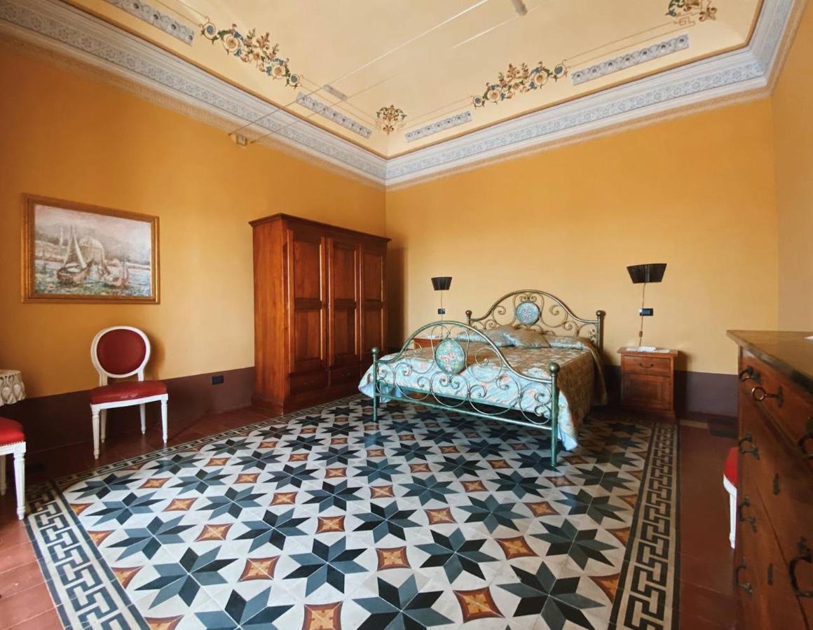 אפרטהוטל איספיקה Palazzo Gambuzza מראה חיצוני תמונה