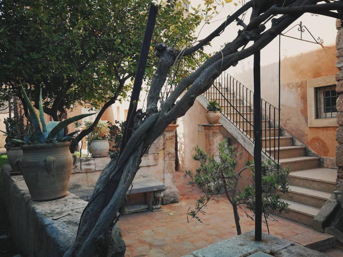 אפרטהוטל איספיקה Palazzo Gambuzza מראה חיצוני תמונה