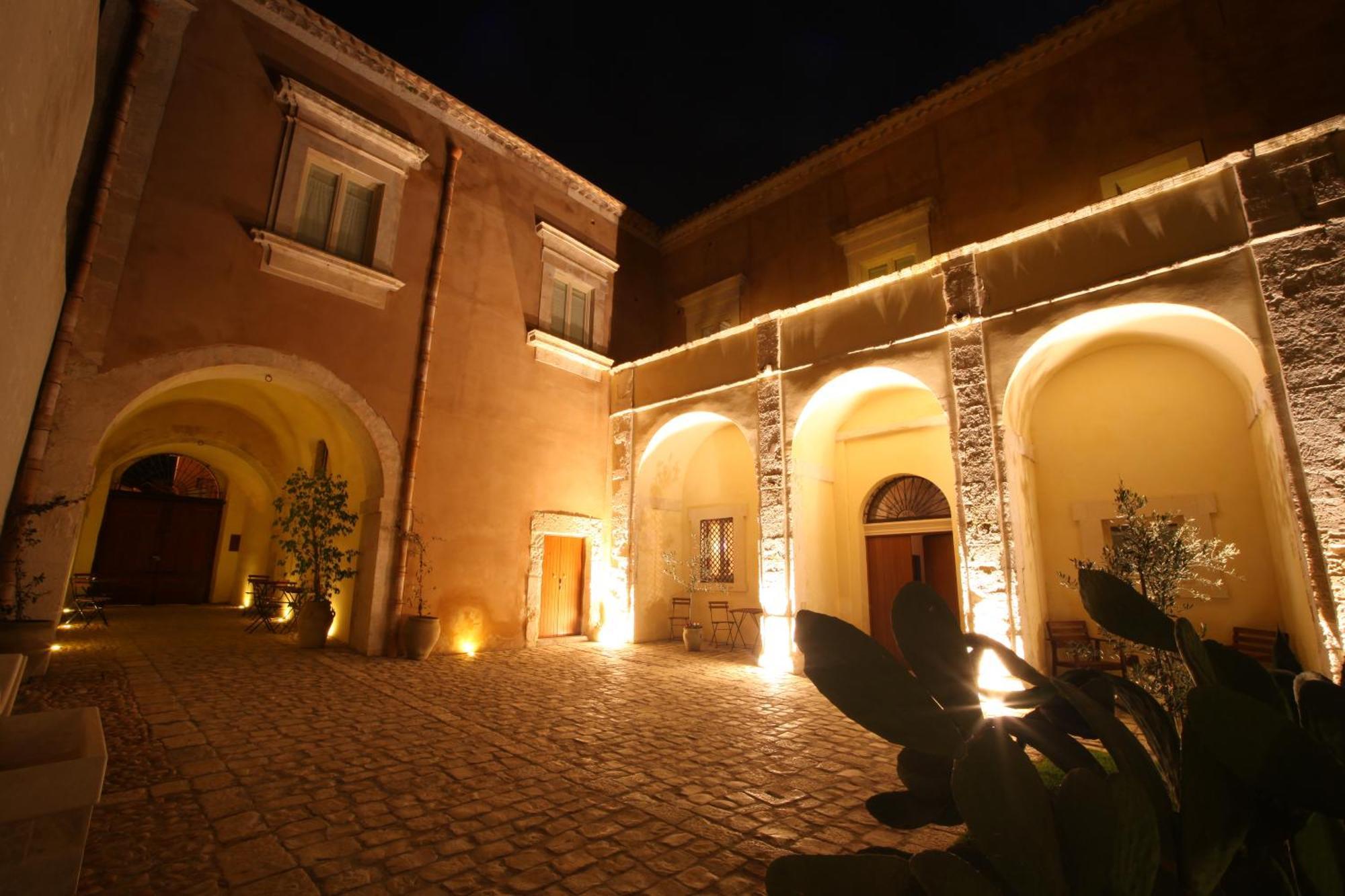 אפרטהוטל איספיקה Palazzo Gambuzza מראה חיצוני תמונה