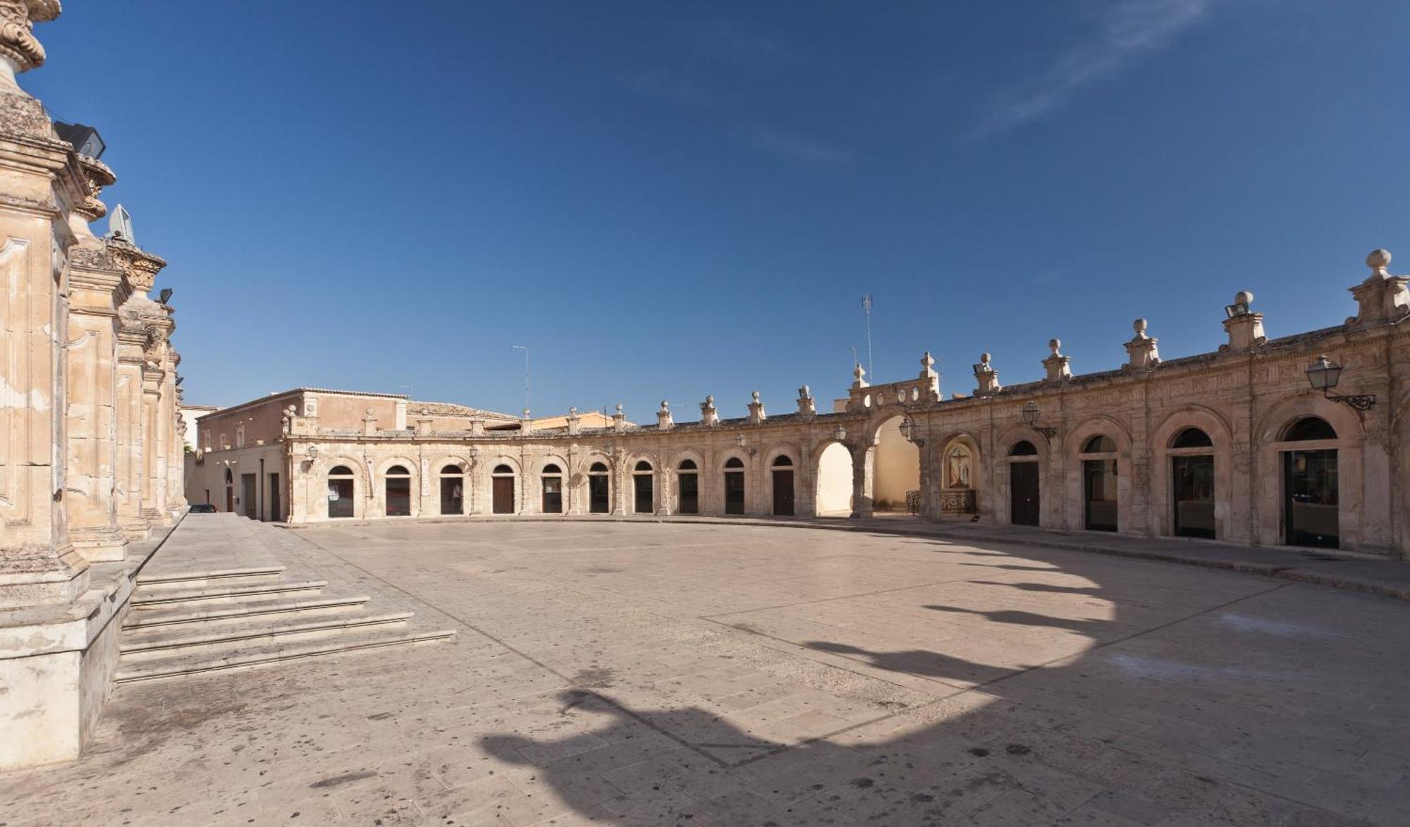 אפרטהוטל איספיקה Palazzo Gambuzza מראה חיצוני תמונה